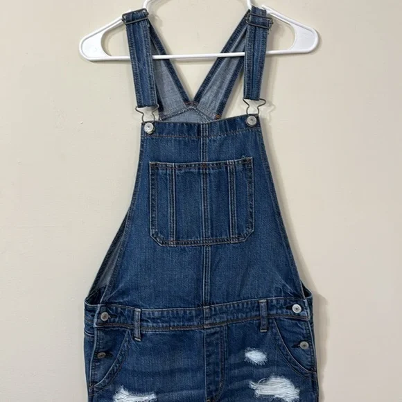 American Eagle Tomgirl Shortall Denim Blue Distressed Overalls Size Medium - Picture 3 of 11